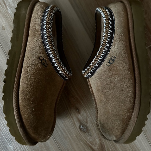 Ugg Tasman slippers, women’s size 7. Some wear, GUC, tan - Picture 5 of 10